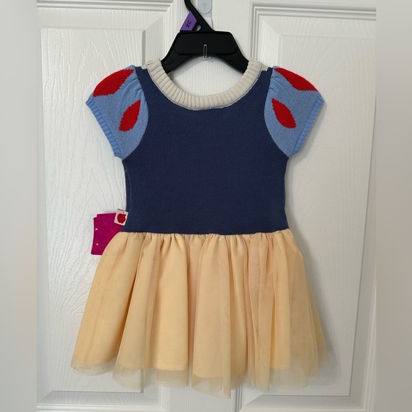 Disney Princess Snow White Cosplay
Dress. - Picture 9 of 10